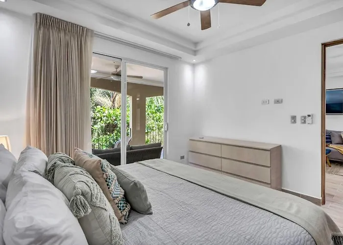 Gav4: New In Location Walkable To