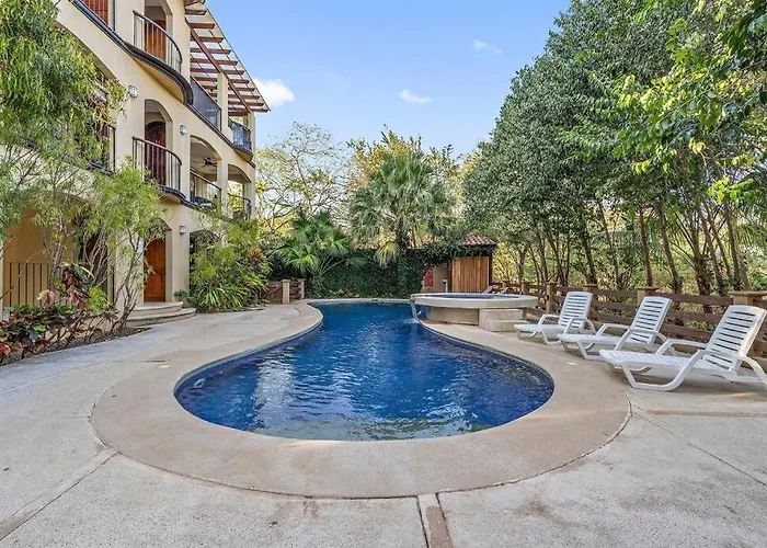 Gav4: New In Location Walkable To *